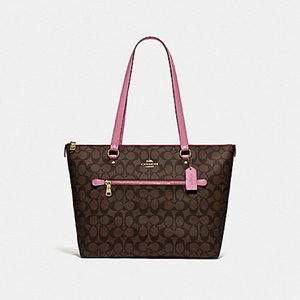COACH GALLERY TOTE IN SIGNATURE CANVAS PINK